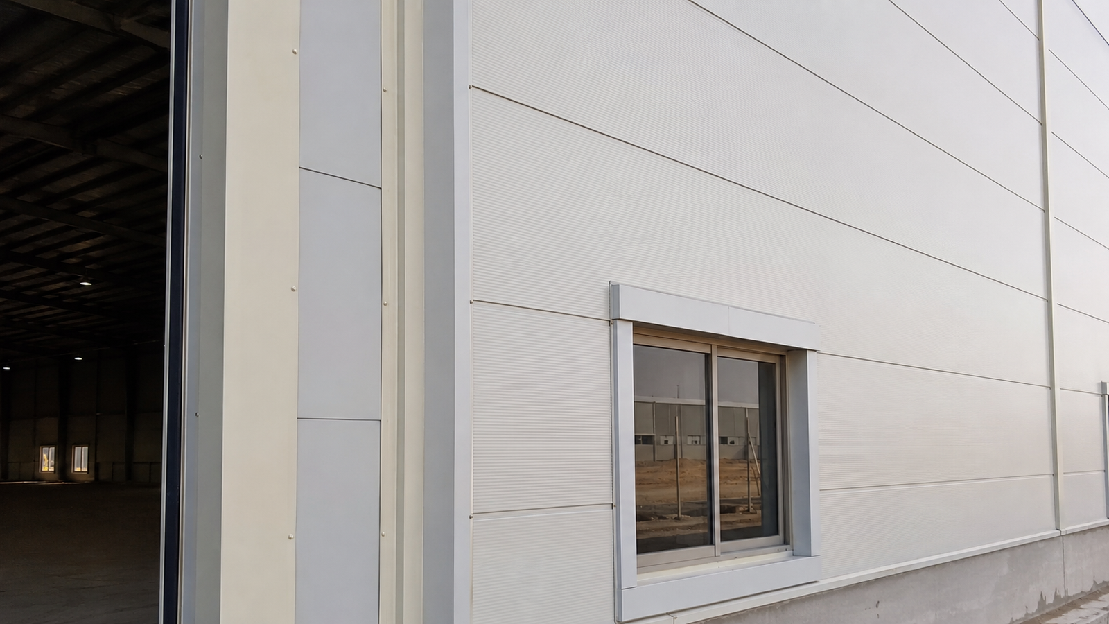 Saudi Arabia PU Sandwich Panel Industrial Warehouse Project Reference