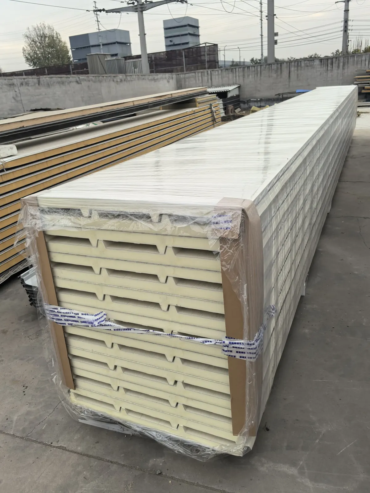 Sandwich panel bundles banded with steel strap in factory